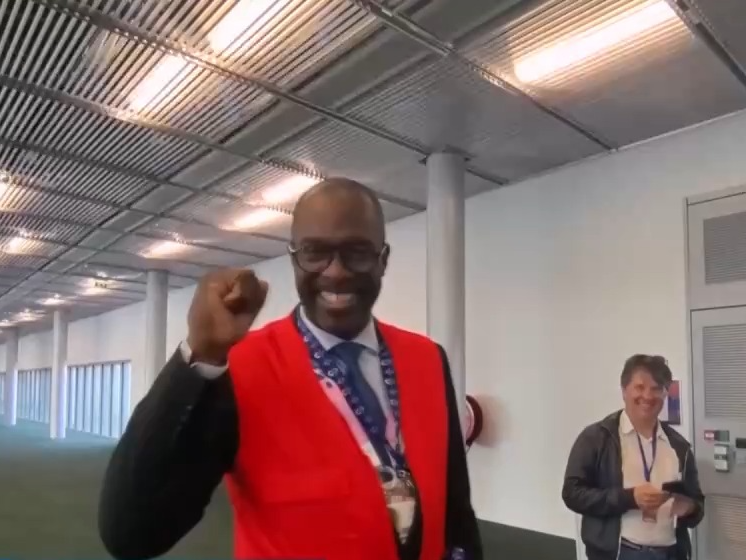 “科技与浪漫”结合 行走巴黎遇见中国