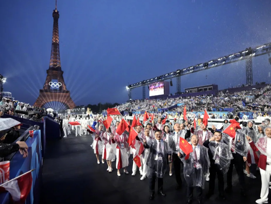 【侠客岛】看！塞纳河上的中国红