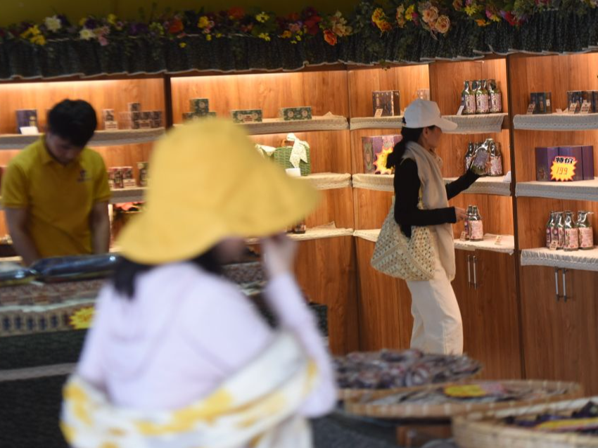 新疆霍城：薰衣草做成大产业