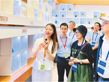 “到这里走走看看，会发现不一样的天地”