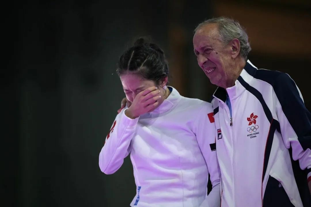 香港队首夺全运会击剑金牌 张家朗:夺冠关键在于团队_香港奥运金牌 张家朗 巴黎奥运会击剑 江旻憓 何诗蓓 游泳