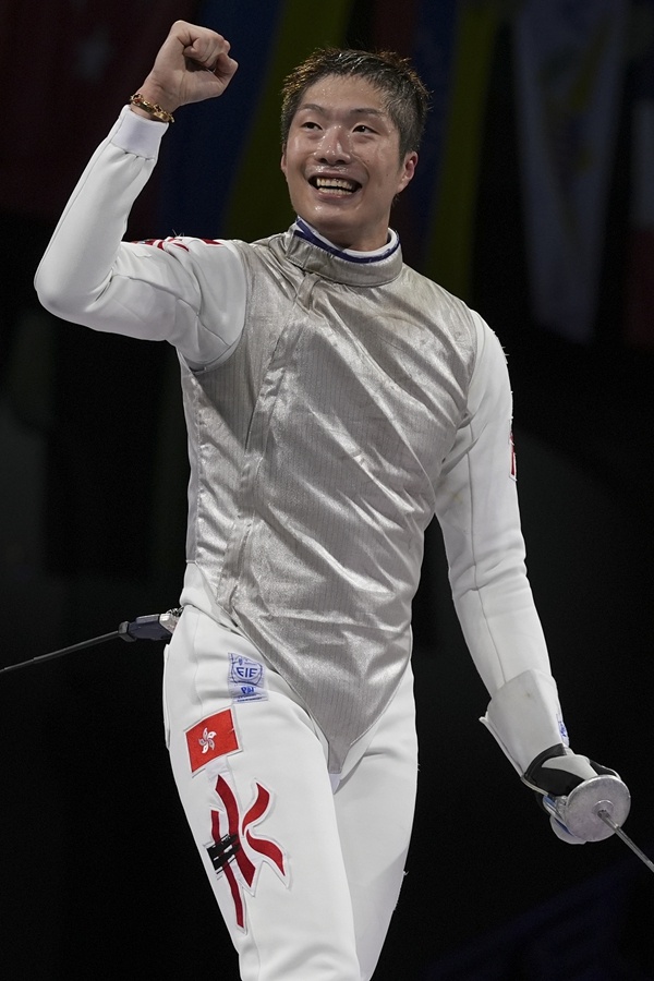 香港队首夺全运会击剑金牌 张家朗:夺冠关键在于团队_香港奥运金牌 张家朗 巴黎奥运会击剑 江旻憓 何诗蓓 游泳