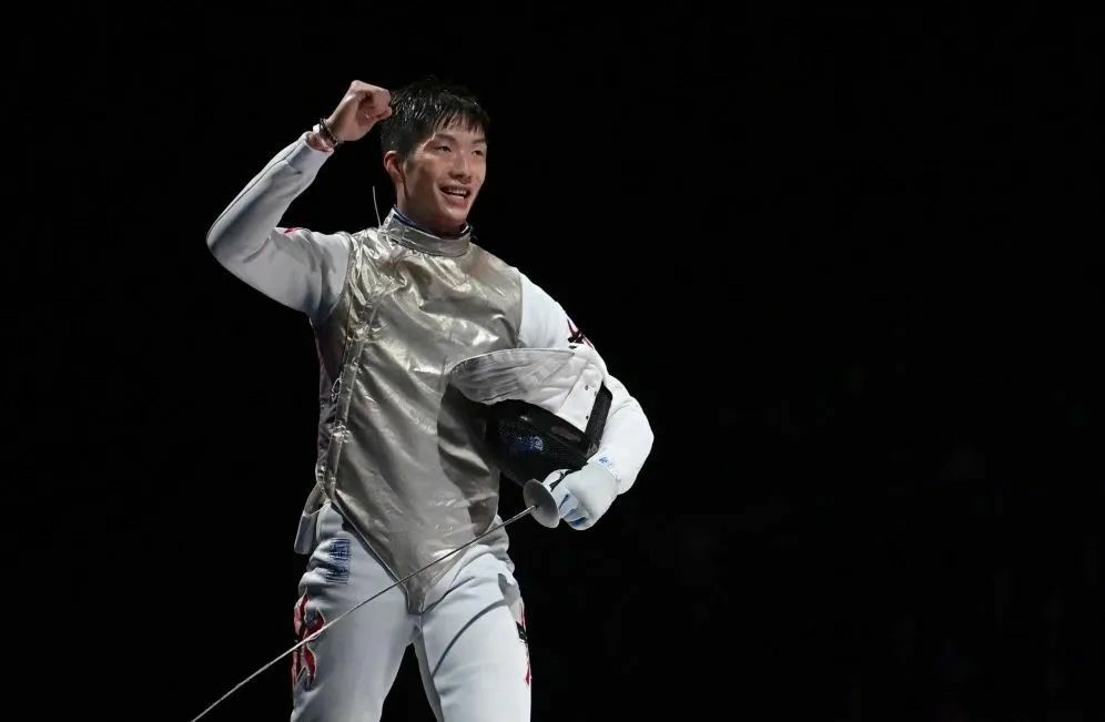 香港奥运金牌 张家朗 巴黎奥运会击剑 江旻憓 何诗蓓 游泳_香港队首夺全运会击剑金牌 张家朗:夺冠关键在于团队