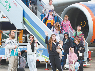 三亚“圈粉”海外游客（大数据观察·聚焦入境游）