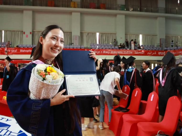 哈萨克斯坦姑娘的翻译梦