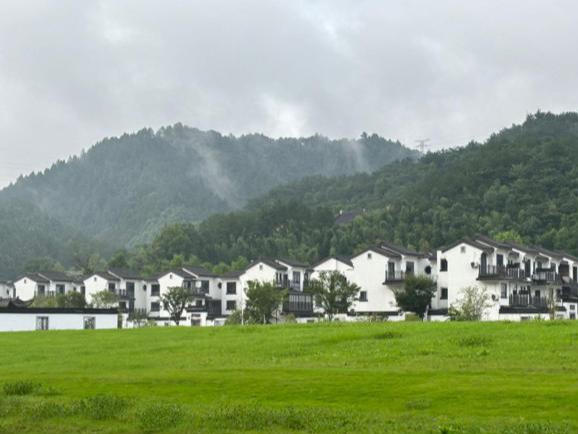 景德镇：三组“碰撞”讲述千年瓷都故事