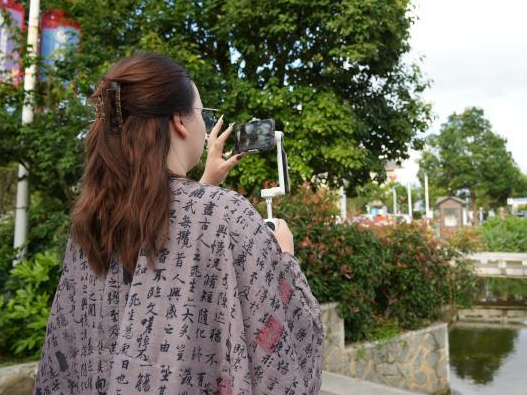 百年布依族村寨的“松弛感”