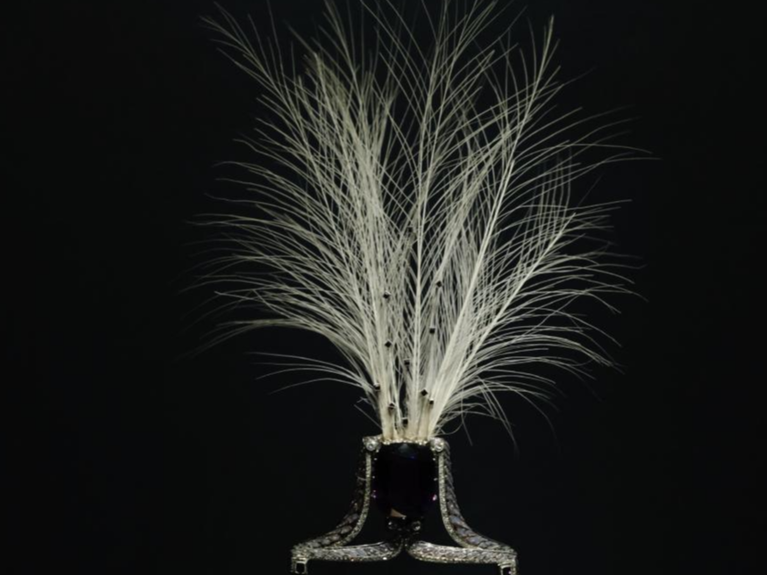 在香港故宫文博馆，打开法国百年时尚长卷