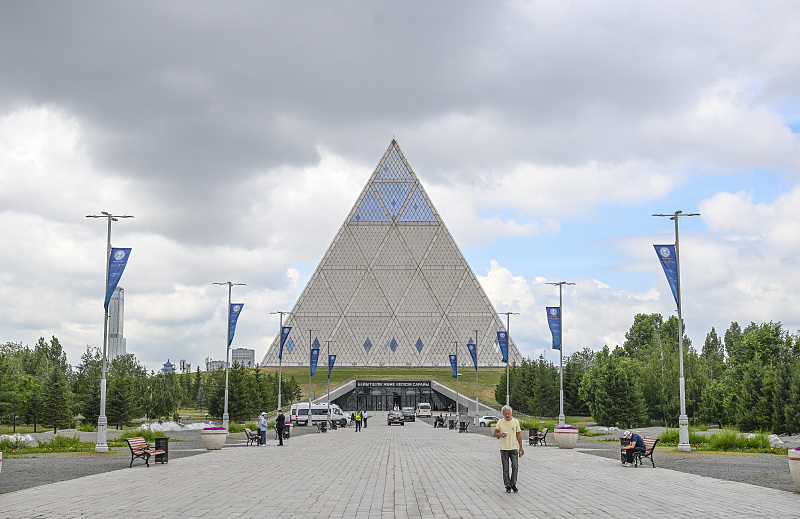 海外网评：不断推动上海合作组织实现新发展