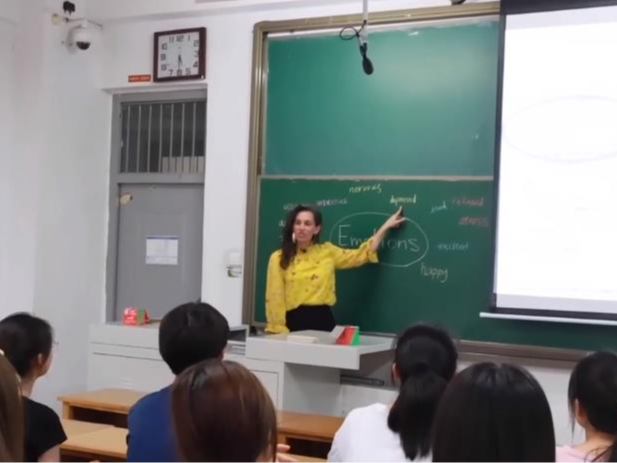 “景美、人好、饭香”！在华美籍教师：眼见为实，在中国我觉得舒适又安全