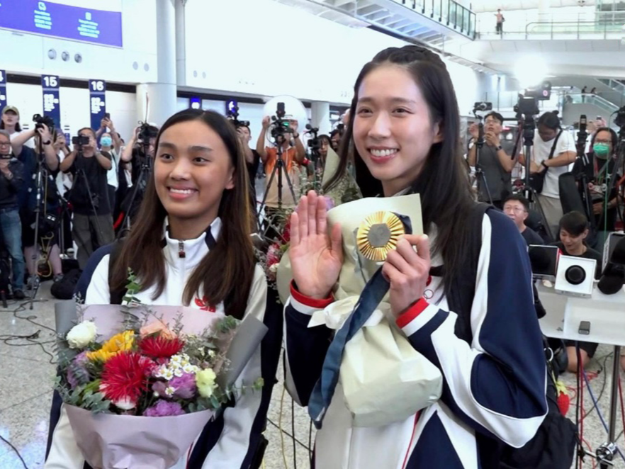 奥运冠军江旻憓返回香港：多谢大家支持 希望分享喜悦