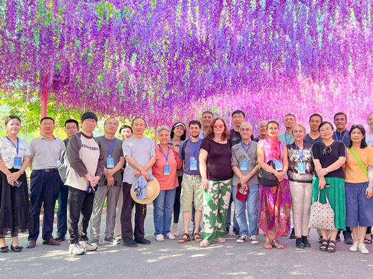 “走读中国——走进大美新疆”参访团走进昌吉