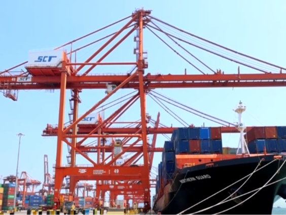 中国外贸向好“多点开花” 多地港口设备开工“火热”