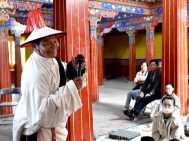 西藏拉萨：古建大院响起国家级非遗“昌鲁”