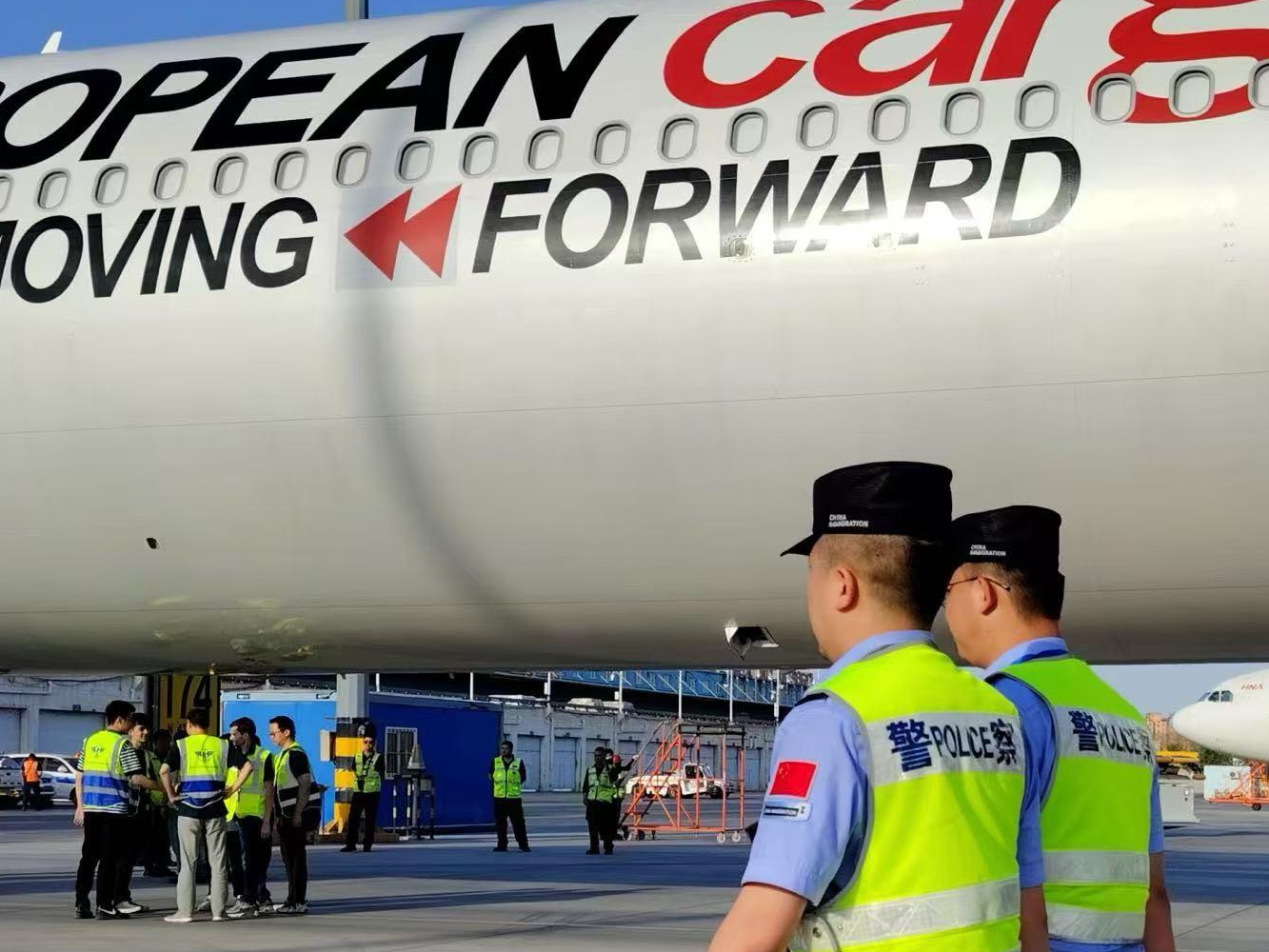 中国乌鲁木齐至英国英格兰西南部地区首条全货运航线开通