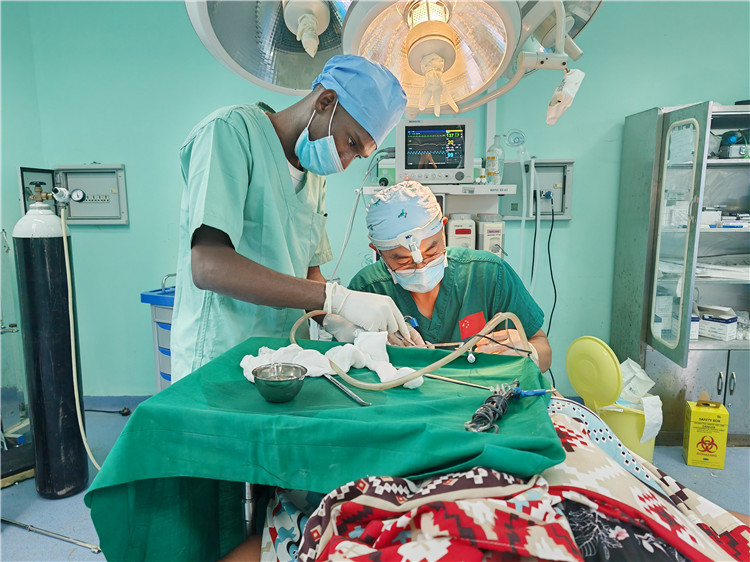 中国援桑医疗队成功开展扁桃体手术周活动