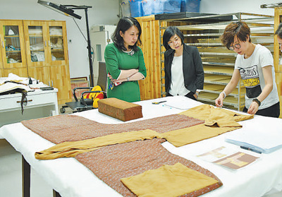 古法造古衣 保护欣赏两相宜（辽阔的大地 多彩的非遗）