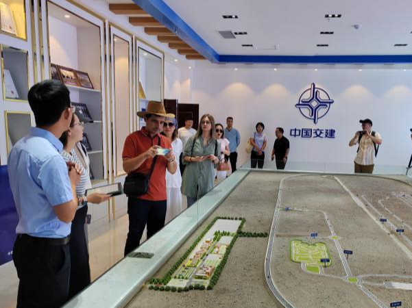 中亚媒体代表参访新疆吐鲁番