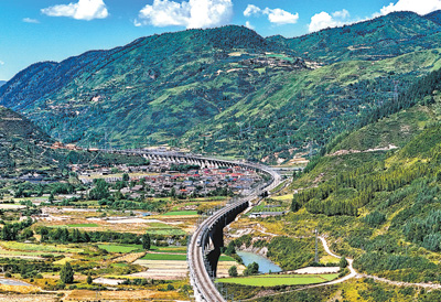 动车开到黄龙九寨（经济新方位·重大工程一线）