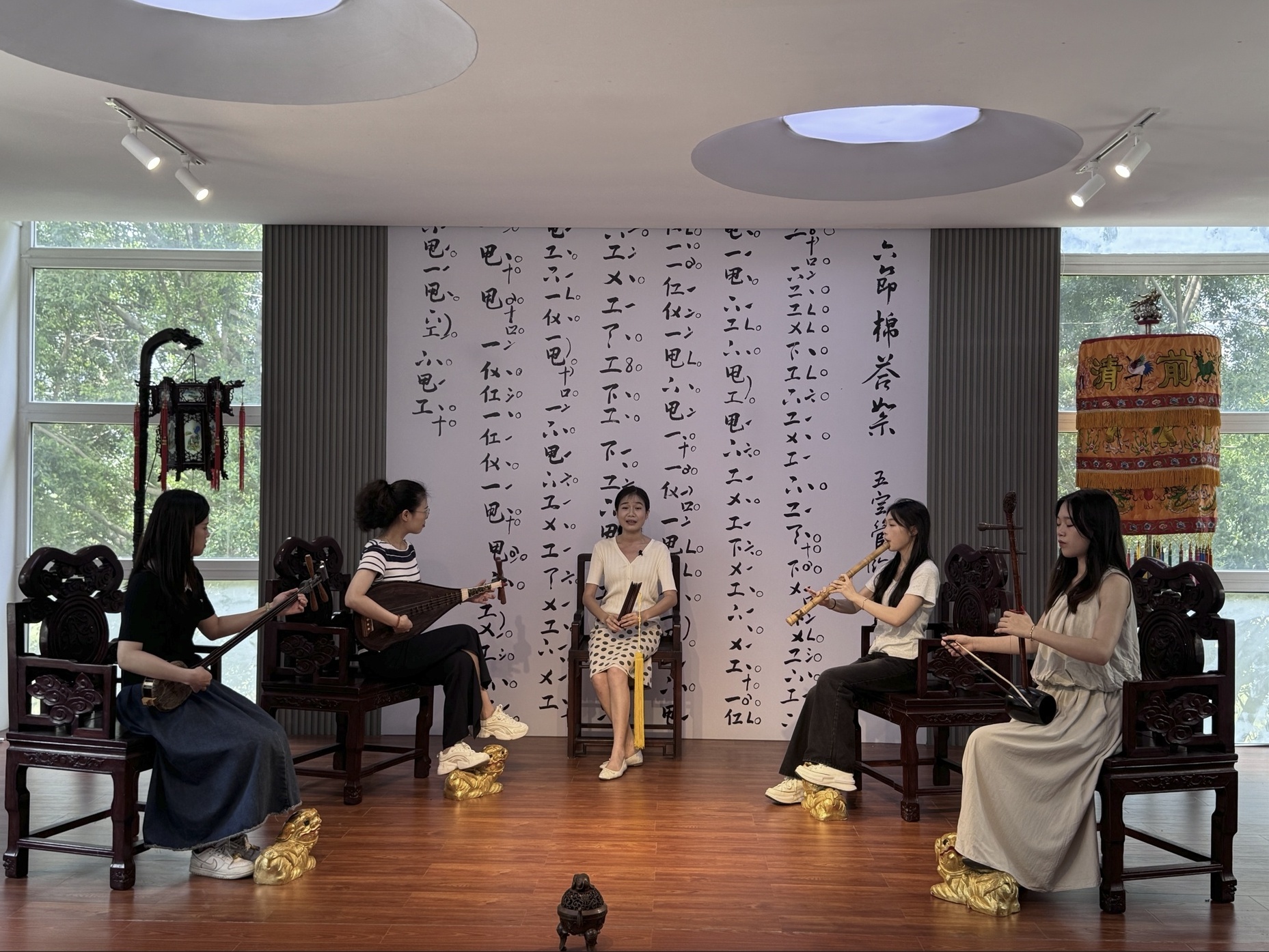 文化中国行·山河弦歌丨开学！当“音乐史上的活化石”在这间教室奏响……