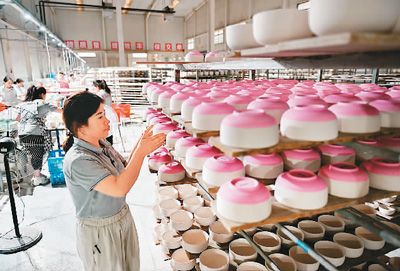 推动商务高质量发展（锐财经）