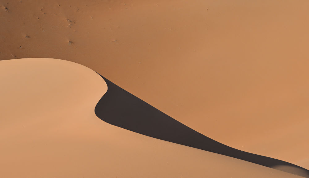 美丽中国｜内蒙古巴丹吉林沙漠：沙海莽莽 群湖争艳