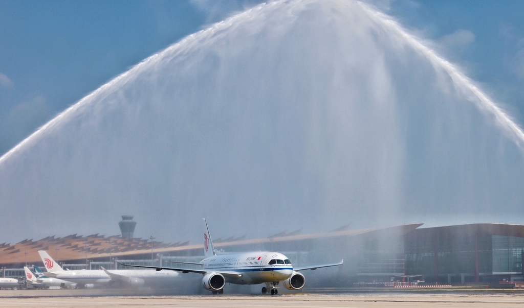  海外网评：C919“入列”，让更多国产大飞机翱翔蓝天