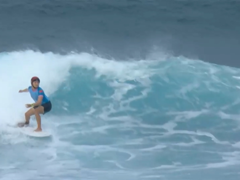 来自大山驰于大海 “小孩姐”杨思琪让世界看到中国冲浪