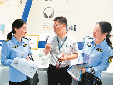 优化营商环境 各地频出实招（锐财经）