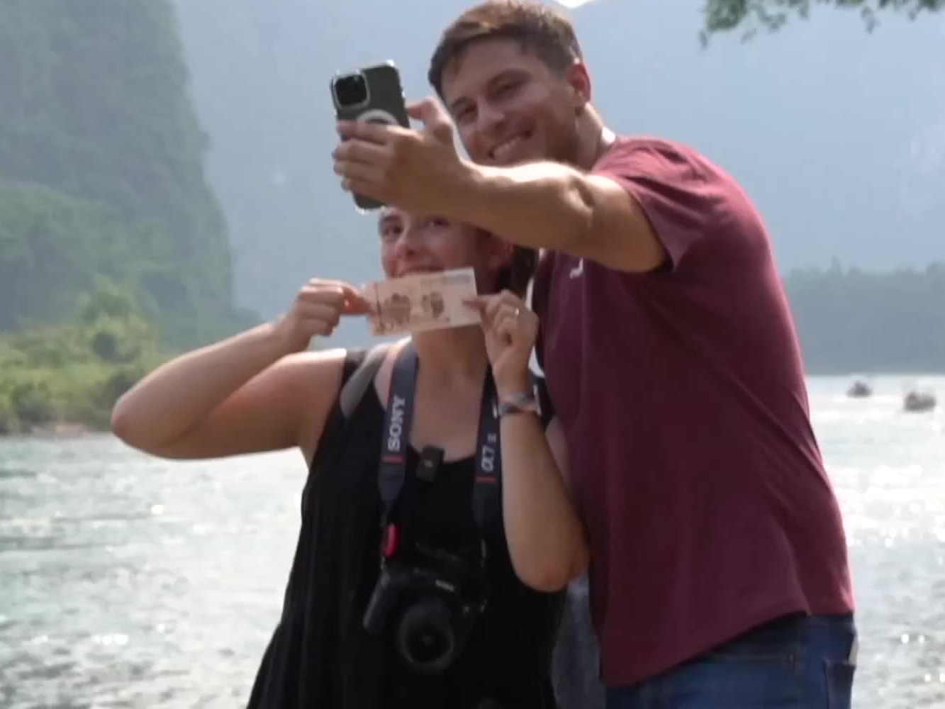 镜头下的文化交融：外国博主夫妇传递中国多元文化