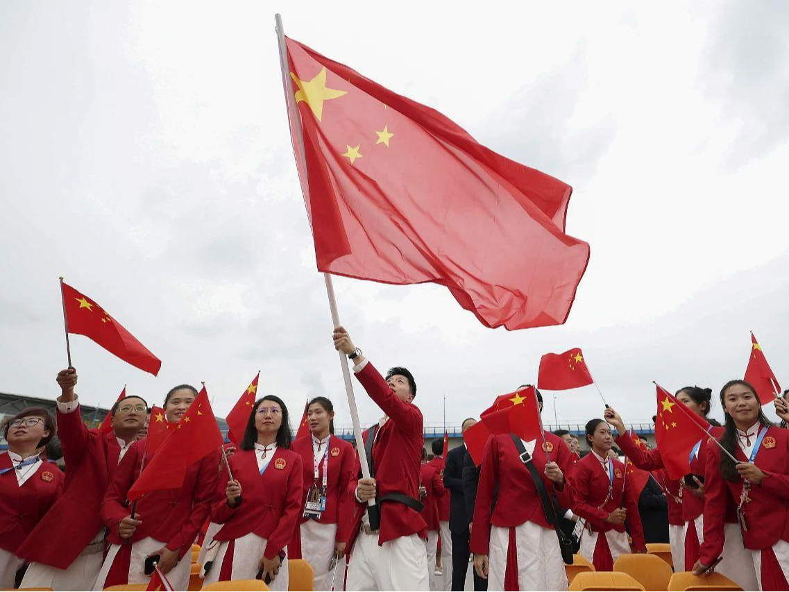 从“水灵灵的00后开始扛事”说起……