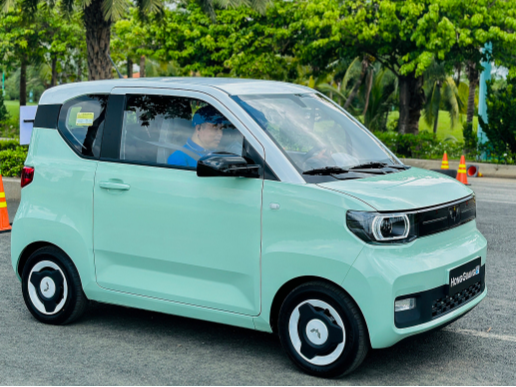 外媒：五菱微型电动汽车在越南降价