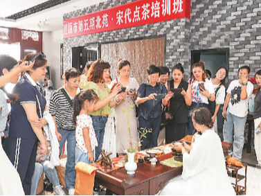 将温暖送到侨界群众心坎上（侨界关注）