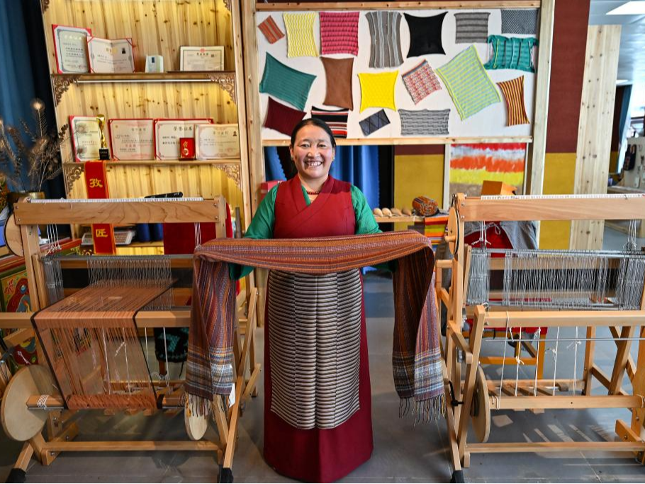 铸牢共同体 中华一家亲|雪域高原焕新貌：雪山之下见“彩虹”