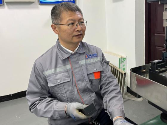 新疆“最美公路人”如何与风沙“硬碰硬”？