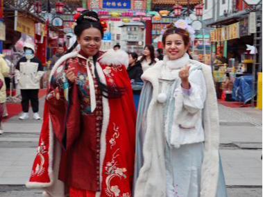 “非”一般的中国缘：齐琪格见证中非教育合作之路