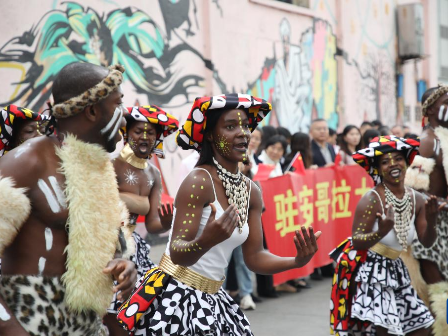 中国海军“和平方舟”号医院船结束访问安哥拉前往刚果（布）