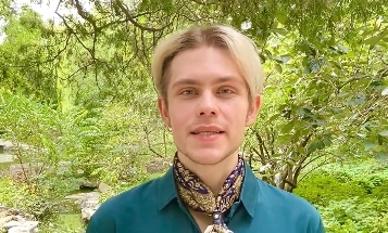 外国人怎么过中秋节？俄罗斯小哥流利背诵七言绝句 计划去郑州济南citywalk！