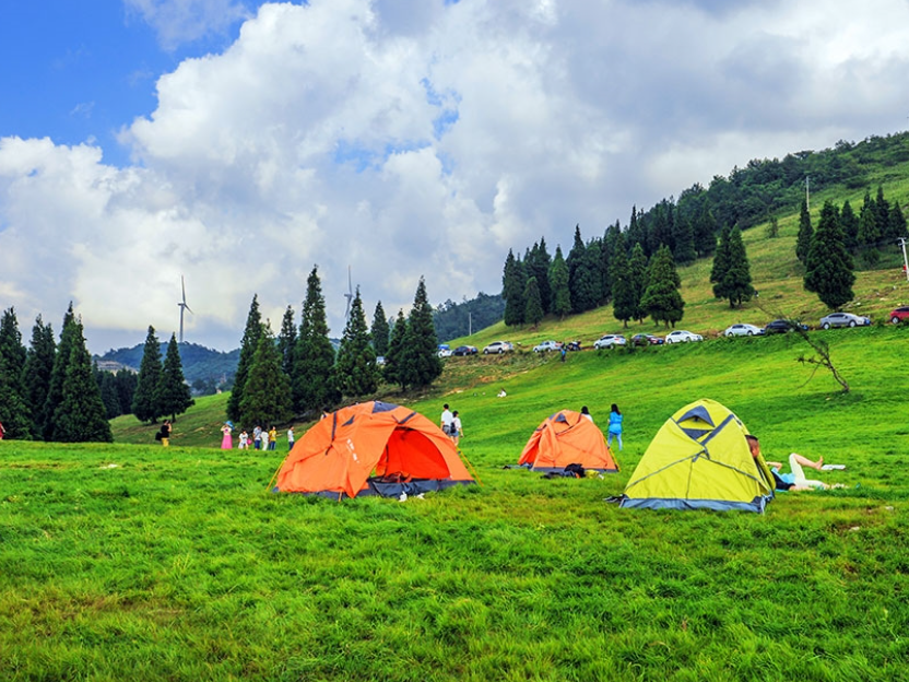 “露营+”玩法走热 撬动户外消费大市场
