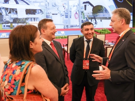 “中国服务”渐成世界新机遇