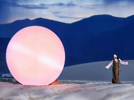 首届“高原沙丘青年艺术季”活动在西藏山南开幕