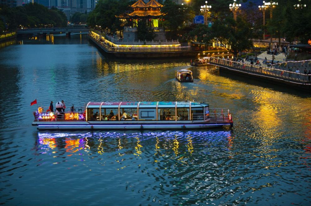 潮体验、微度假、热IP——中秋节假期各地消费市场扫描