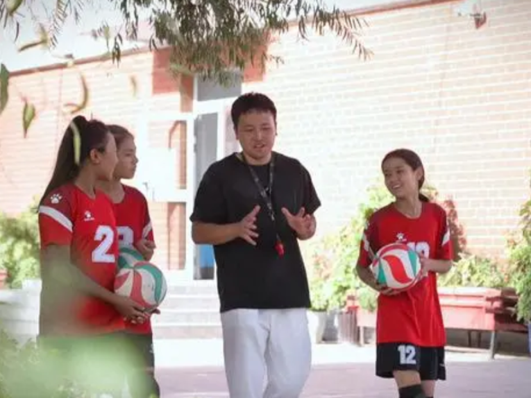 追光｜他们“点燃”南疆孩子体育梦