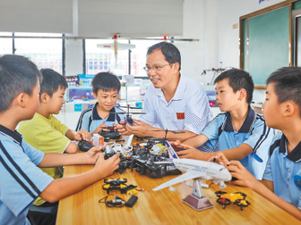 乡村少年放飞“航空梦”（镜头里的体育故事）