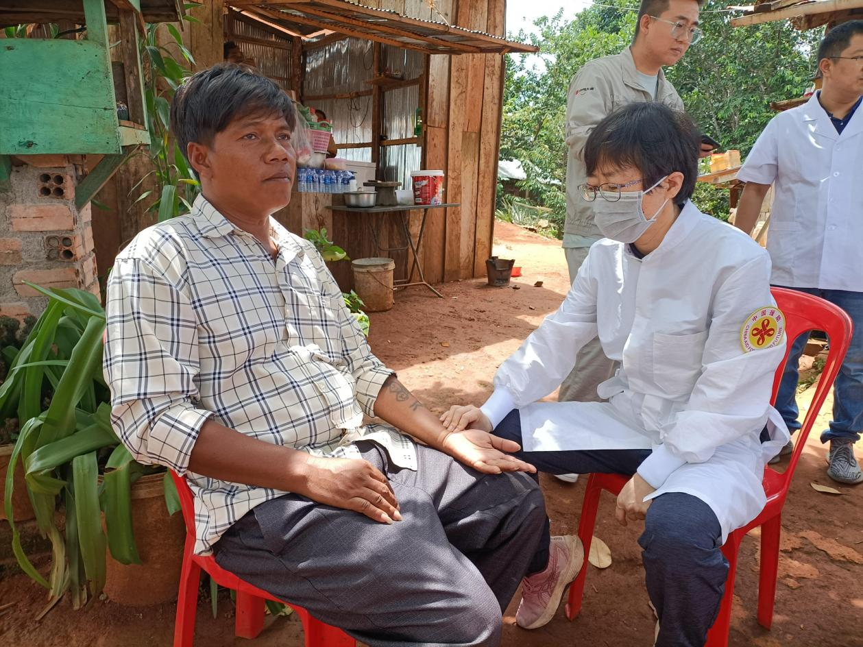 丝路青年说（二十二）|让体系化的中医诊疗惠及更多柬埔寨人民