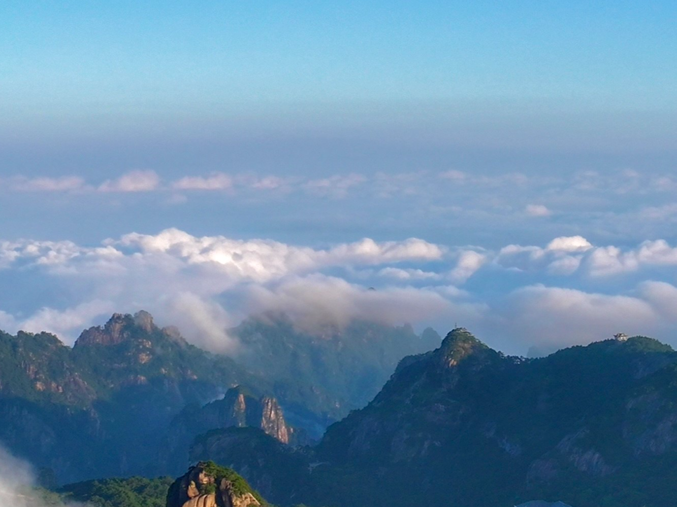 黄山之秋，云海翻涌的诗意世界