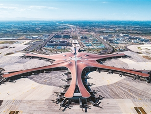 凤凰展翅 逐梦蓝天