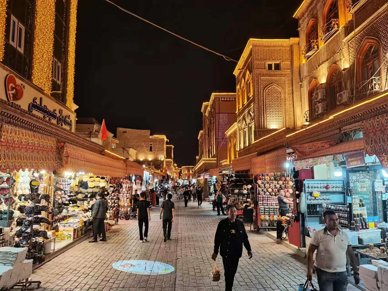 【铸牢共同体中华一家亲 天山南北唱新歌】喀什古城，“绣花针”功夫打造沉浸式游览体验