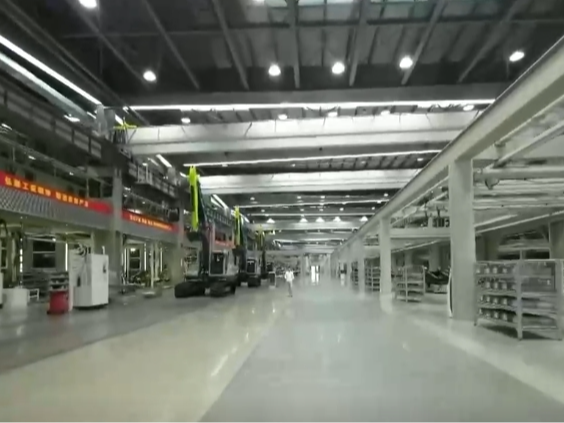 从国之重器到日用百货 各行各业由大变强挺起发展脊梁