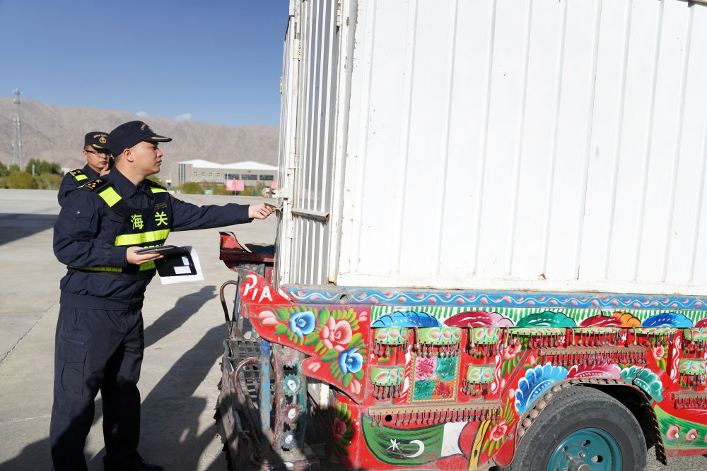 红其拉甫口岸：向西开放“最高”桥头堡